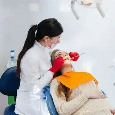 لثه‌ی ملتهب و قرمز در بارداری با خونریزی هنگام مسواک زدن