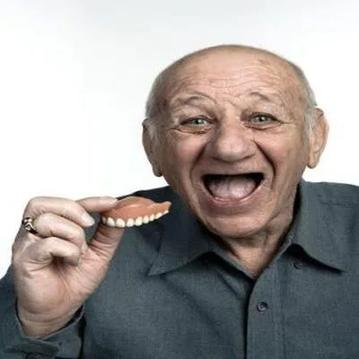 عقب‌رفتگی لثه و لق شدن پروتز در دهان